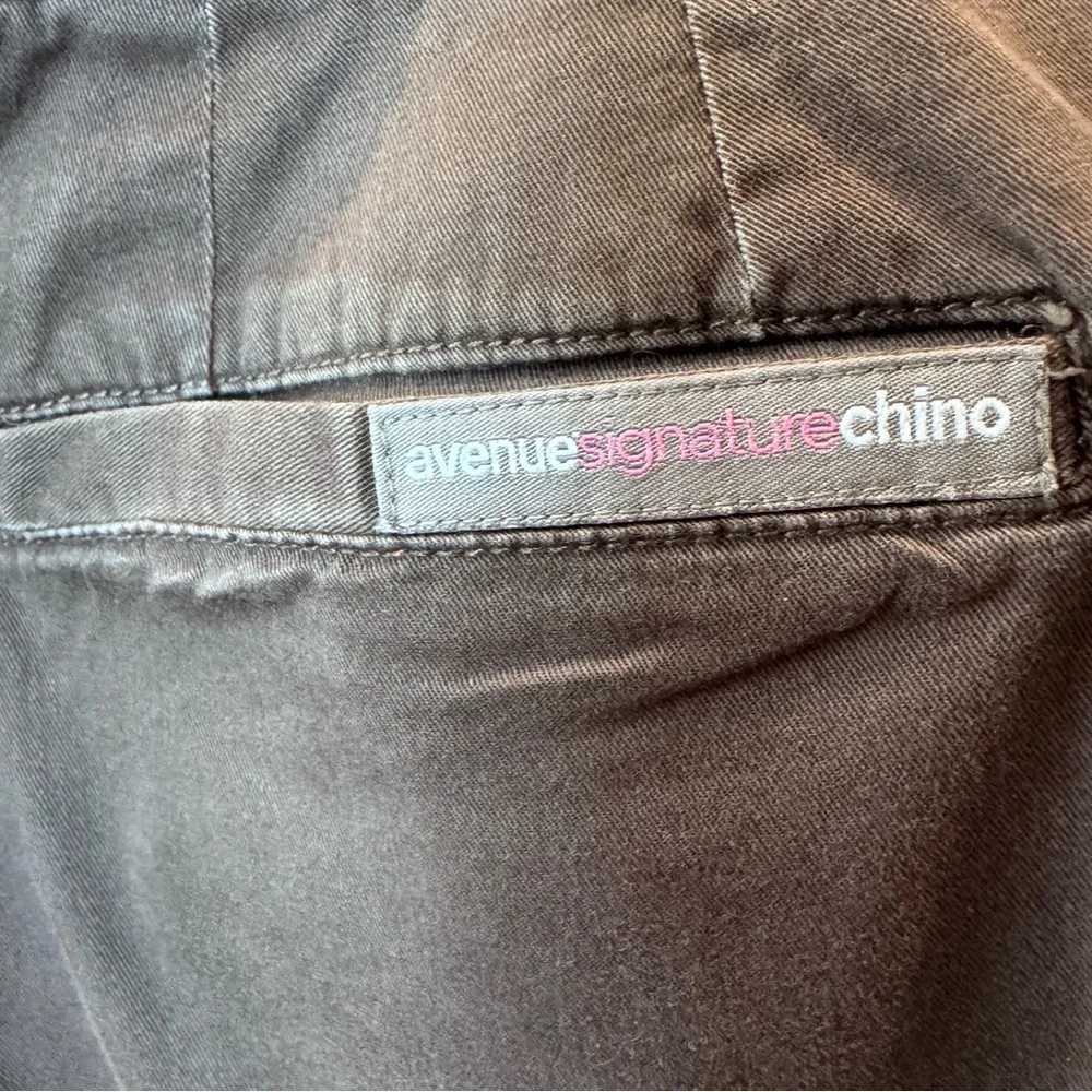 Avenue Brown Women's Capris, Size 16 - Picture 11 of 11